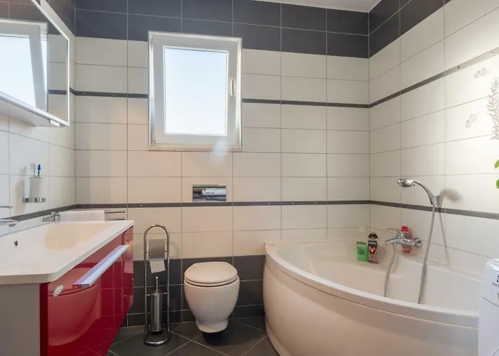 Balen Zadarvillas * Lisicici