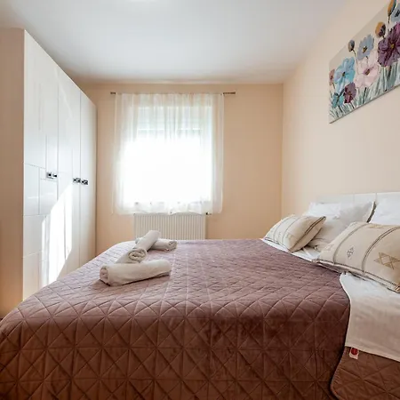 Balen Zadarvillas * Lisicici