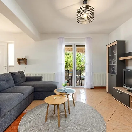 Balen Zadarvillas Lisicici