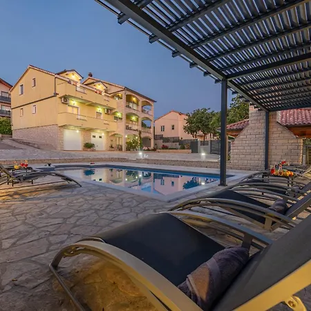 Balen Zadarvillas Lisicici