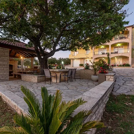 Balen Zadarvillas Lisicici