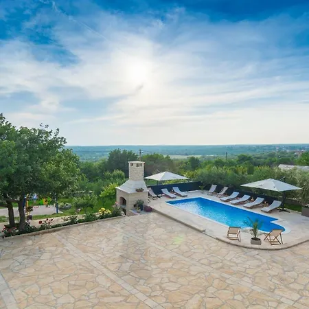 Balen Zadarvillas וילה Lisicici