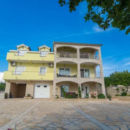 Balen Zadarvillas