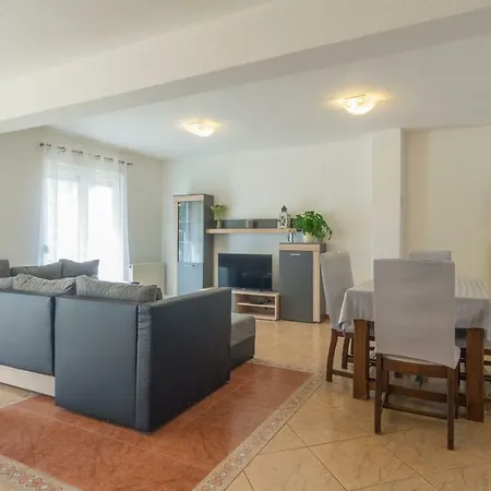 Balen Zadarvillas וילה *