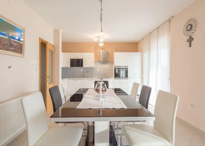 Balen Zadarvillas * Lisicici